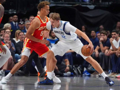 NBA独行侠队最新消息：弗拉格左肩轻微扭伤，今日缺战马刺