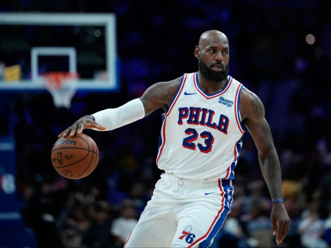 NBA常规赛-雄鹿vs76人最新伤病名单(10月25日)詹姆斯预计轮休