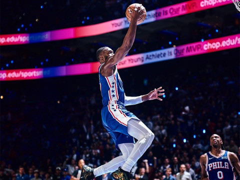 NBA高清直播在线直播：常规赛雄鹿vs76人（10月25日）詹姆斯出战成疑